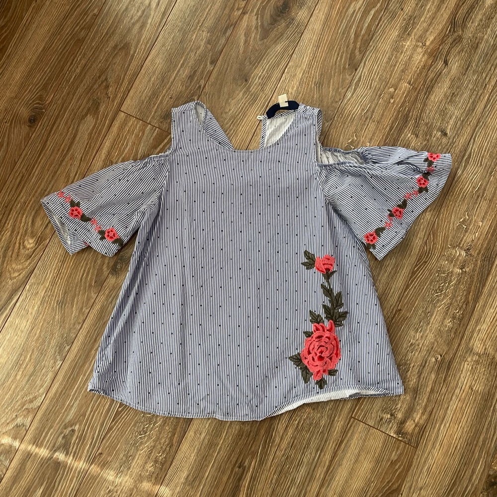 Open shoulder top